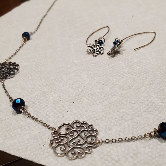 Snowflake Earring Set with 30 inch Matching Necklace Silvertone Handmade… - Picture 4 of 8